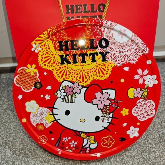 Hello Kitty Chinese New Year Commemorative Tin with Bag - Picture 1 of 3